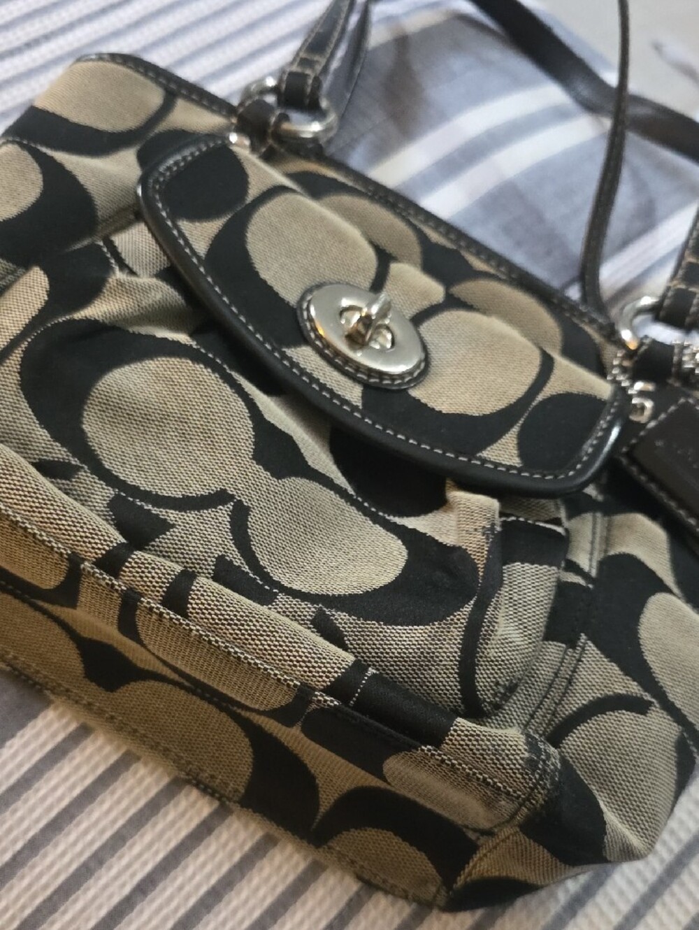 Coach Black and Khaki Signature Canvas Shoulder Bag - Picture 2 of 5